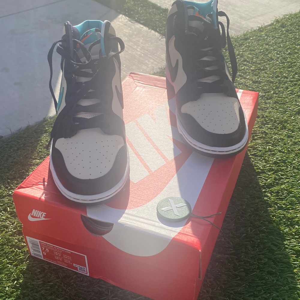 NIKE Dunk Cream & Black w/ Teal